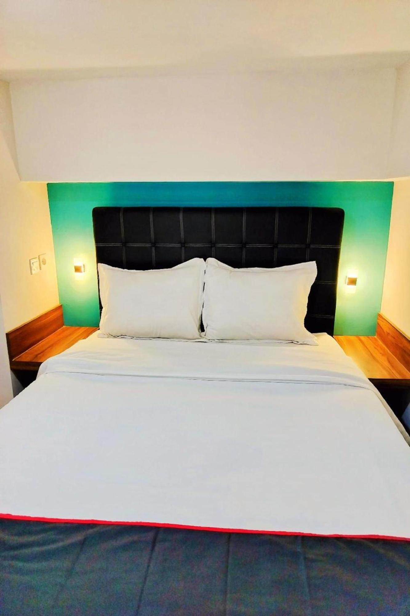 Hotel Super Oyo Collection O 30 Amega Crown Sub